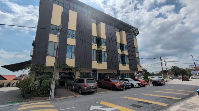 facilities.mainFacilities.carParking.name